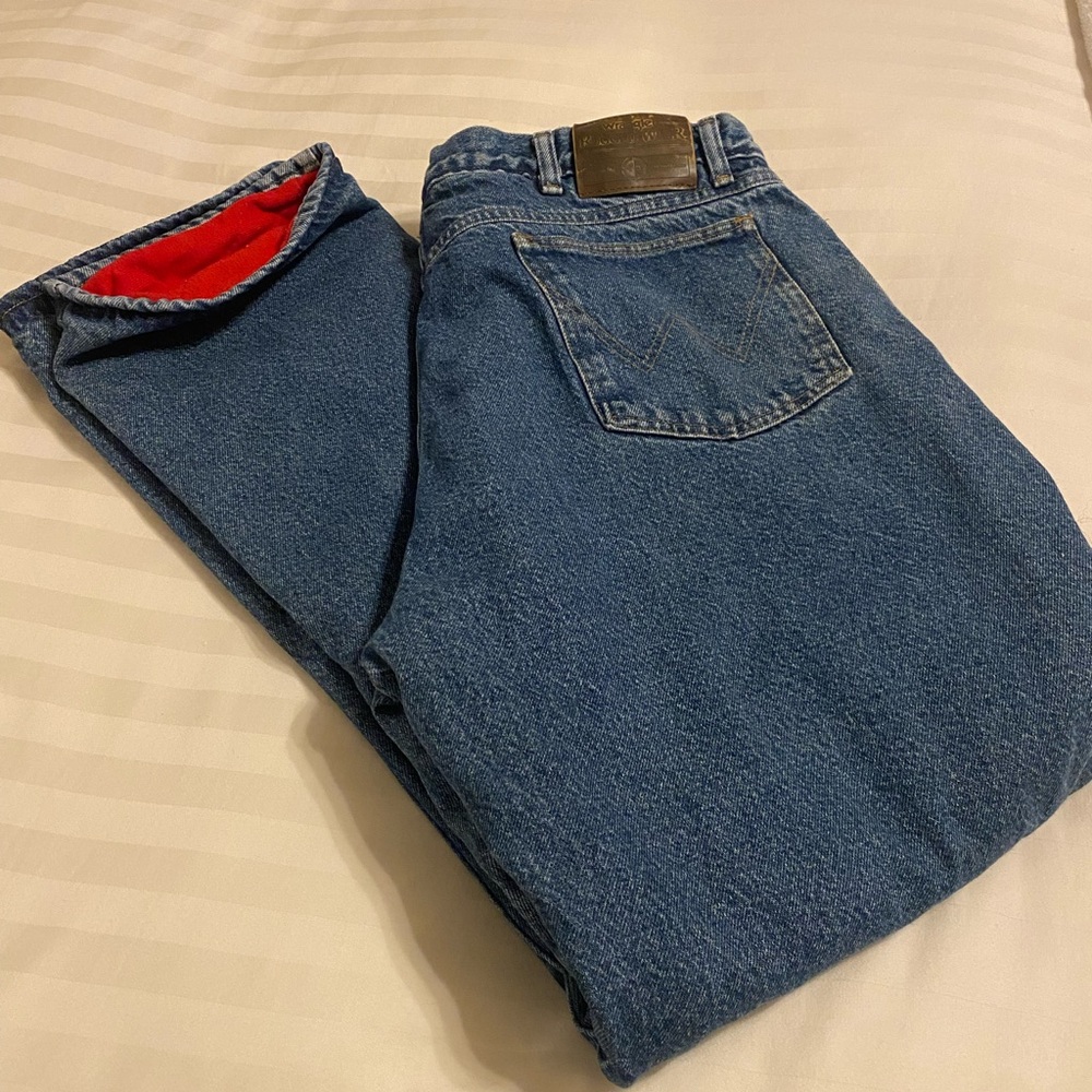 Wrangler Relaxed Fit Rugged Wear Blue Jeans with Red Comfort Lining w38 x 32 EUC